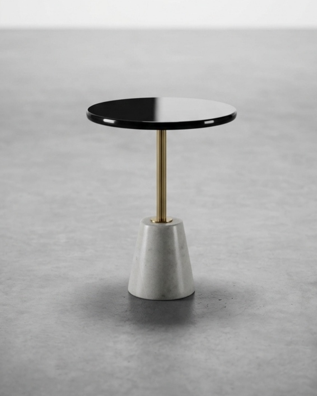 Table d'appoint luxueuse avec détails roses sculpturaux et