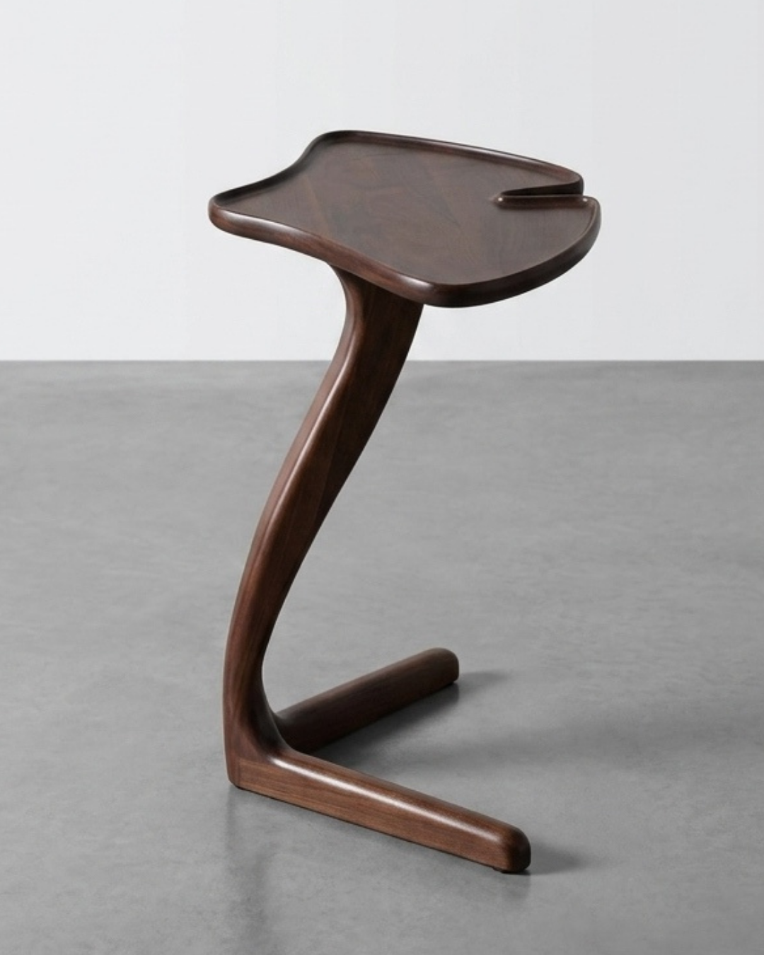 Table d'appoint raffinée avec plateau miroir et base
