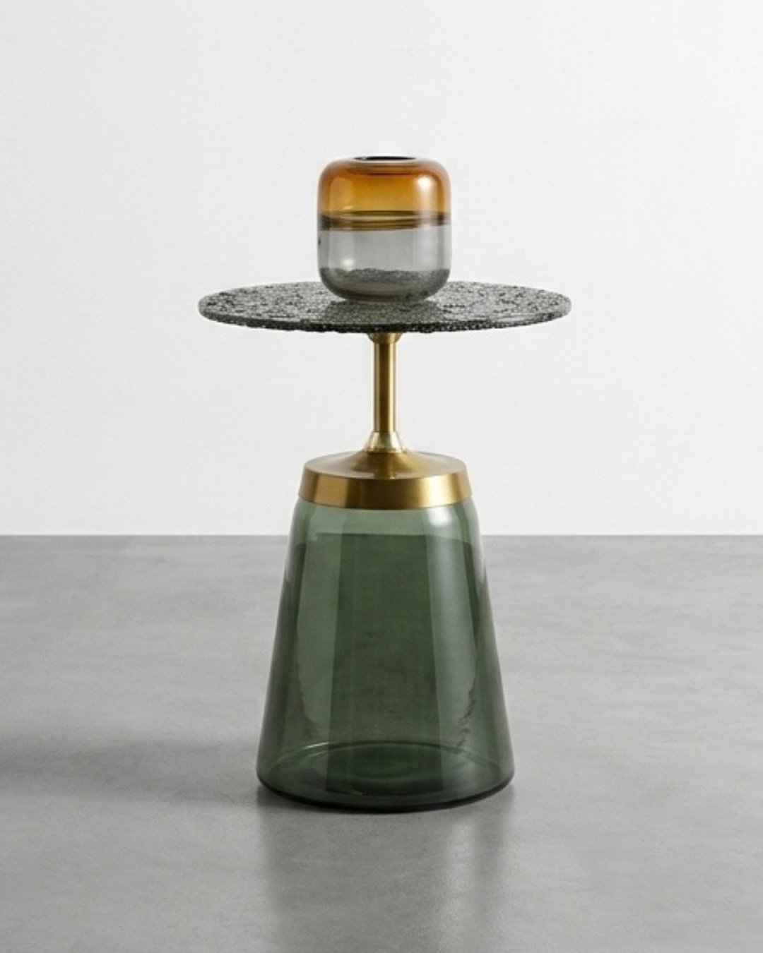 Table d'appoint contemporaine avec rangement ouvert et plateau