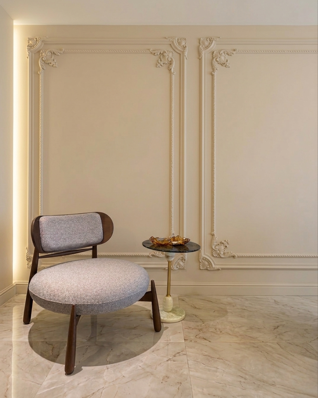 Fauteuil tissu texturé structure bois