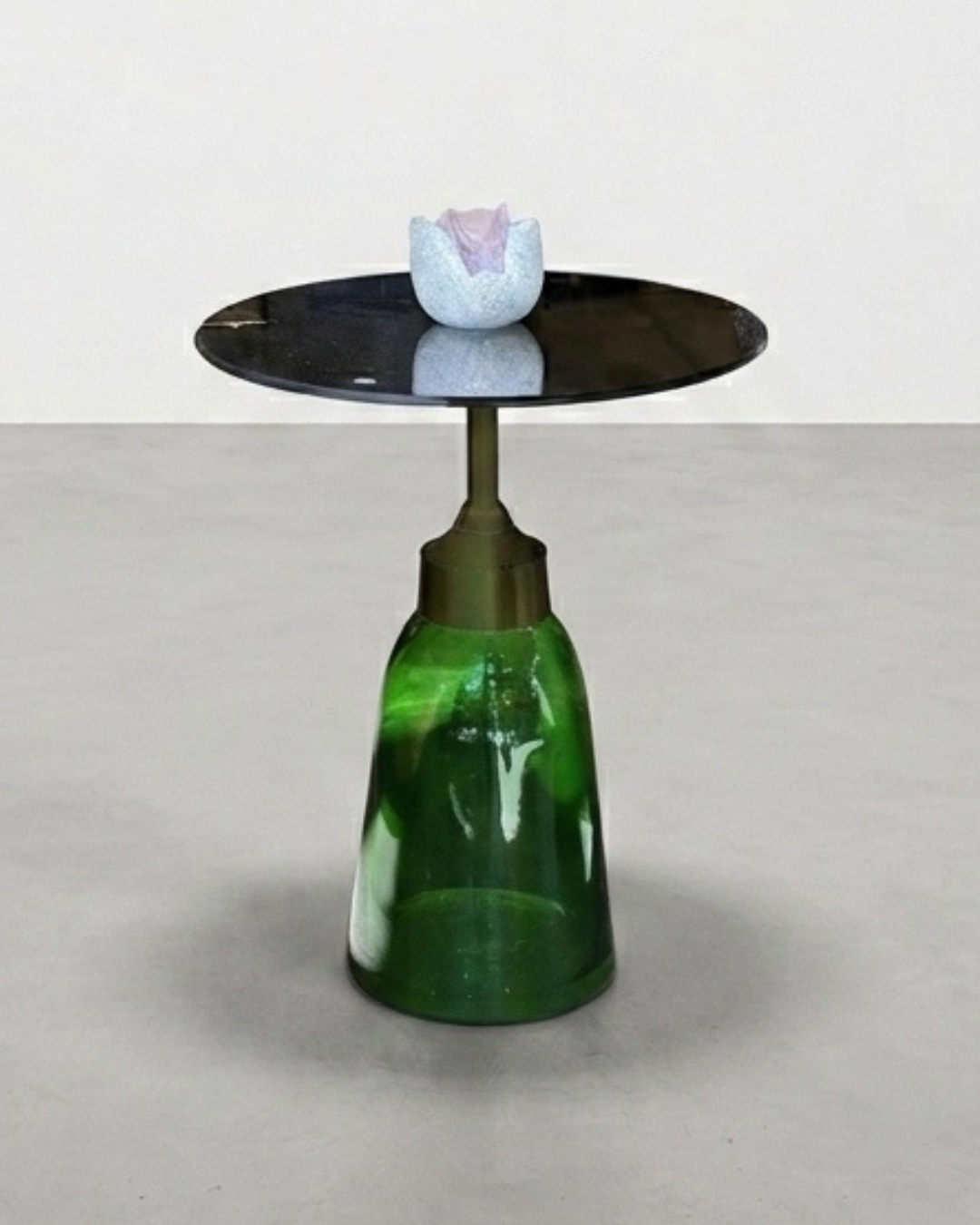 Table d'appoint compacte en bois au design moderne