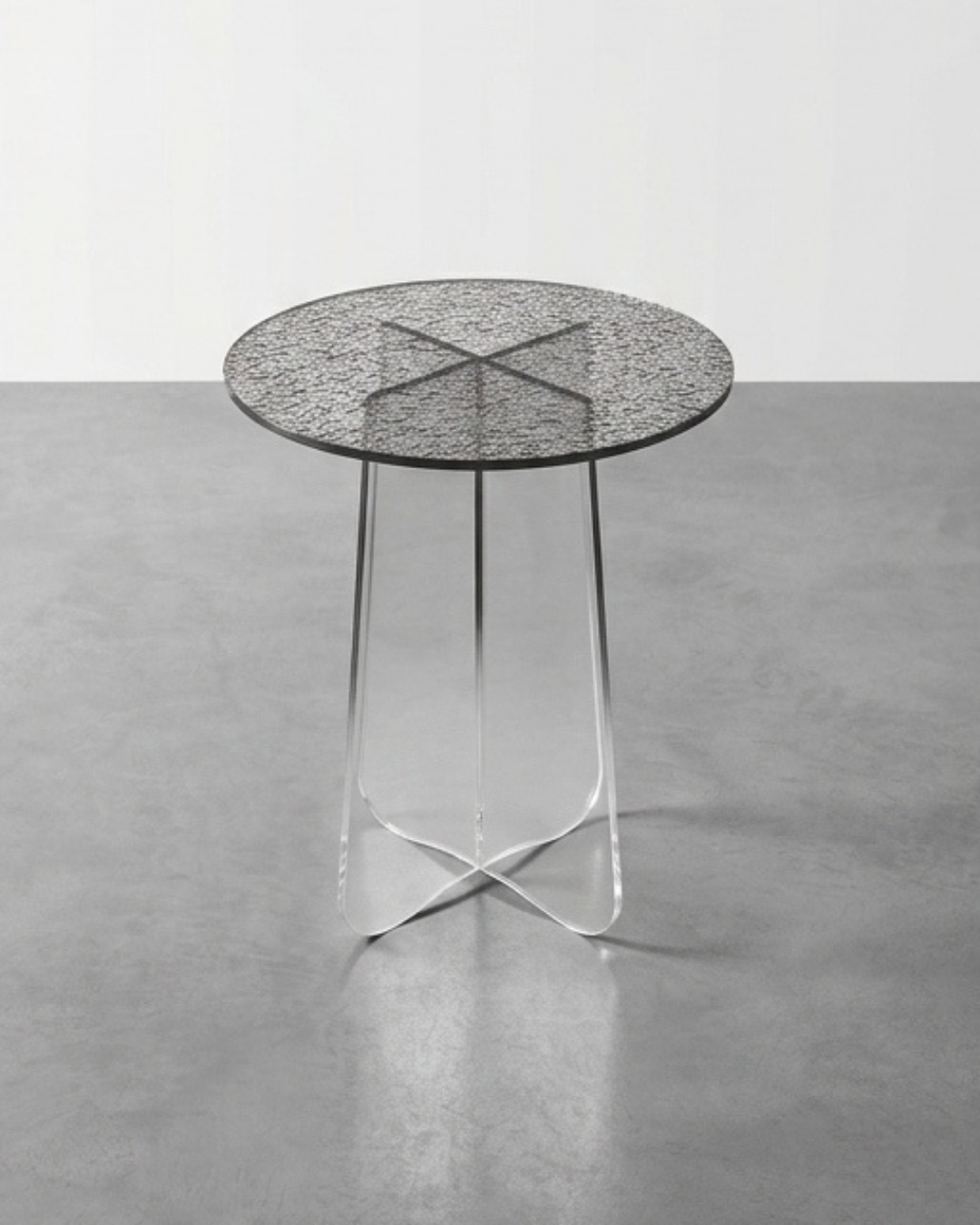Table d'appoint élégante avec plateau noir et base